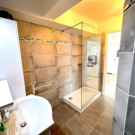 Viva Riviera Large 1 Bedroom With Sunny Terrace